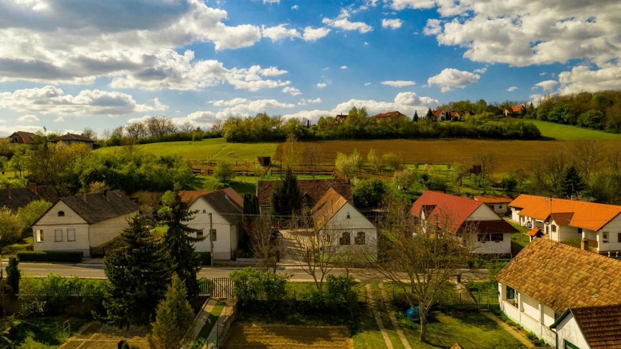 Noresa Etterem Es Panzio Szalka Экстерьер фото