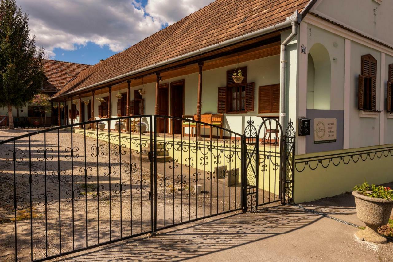 Noresa Etterem Es Panzio Szalka Экстерьер фото